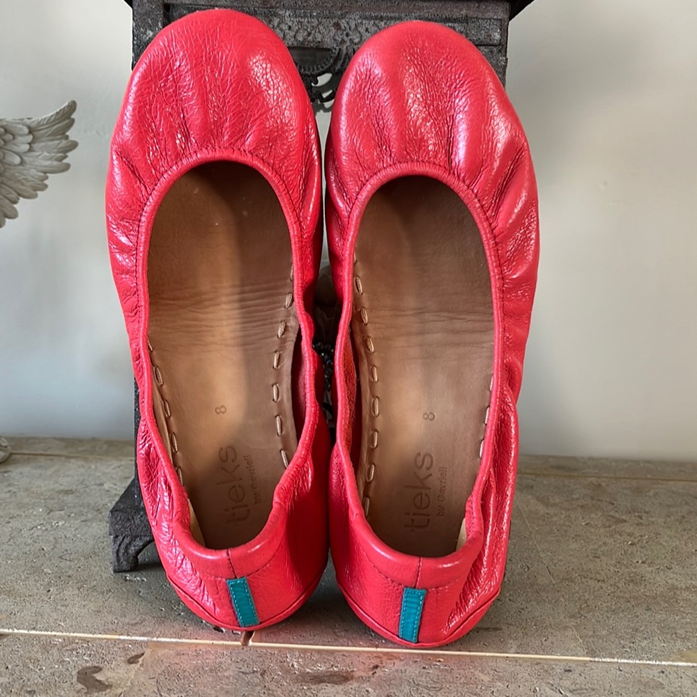 Size 8 poppy Tieks ballet flats